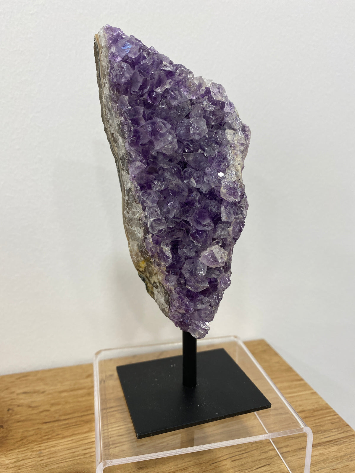 Druse d’améthyste sur socle