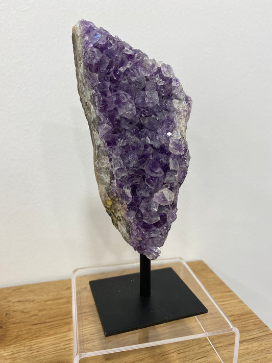 Druse d’améthyste sur socle