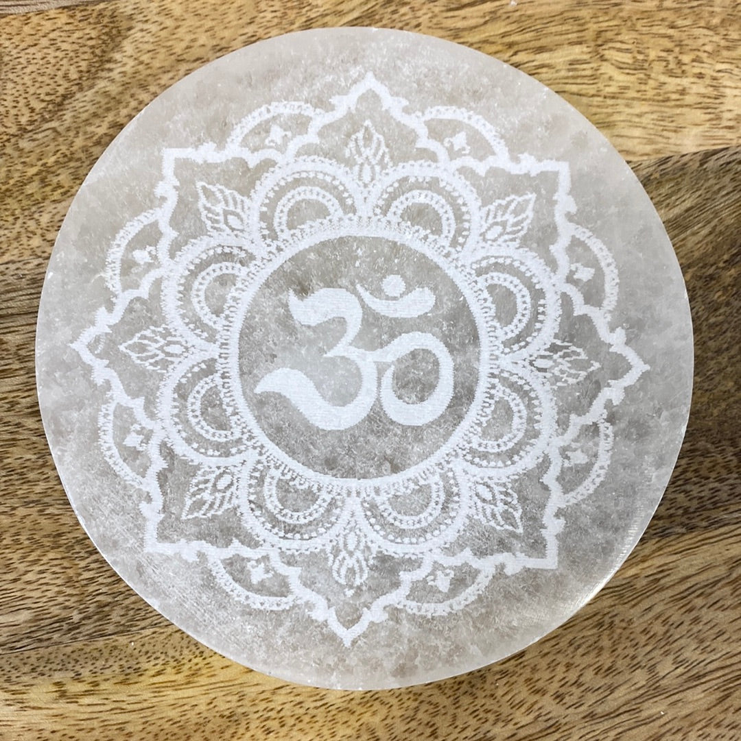 PLAQUE EN SELENITE - Om