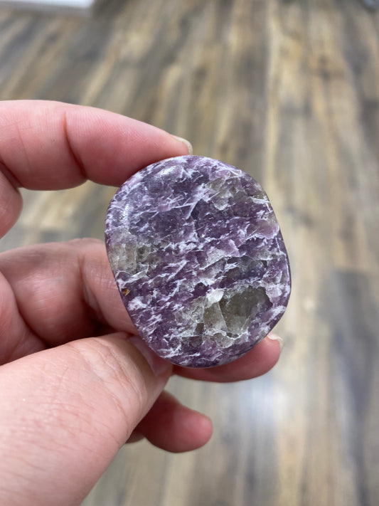 GALET PLAT - LEPIDOLITE