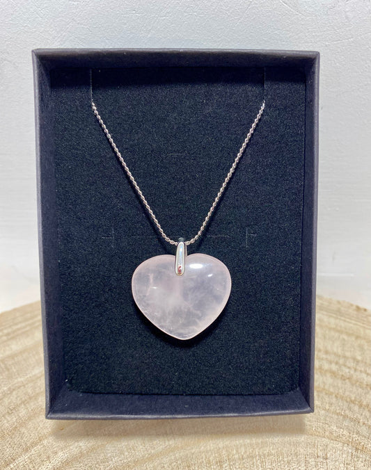 COLLIER - COEUR EN QUARTZ ROSE*